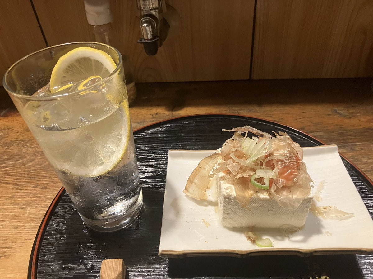 fanganmabizen10's tweet photo. 明太子とシラスの冷奴とチューハイ https://t.co/1ajjIGVsMw