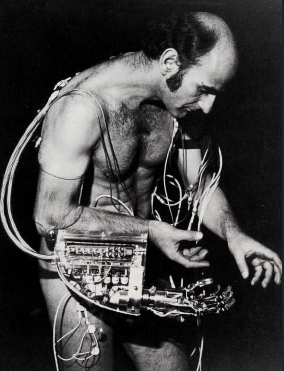 Myblackdiary93's tweet photo. Amplified Body, Laser Eyes &amp; Third Hand by performance artist Stelarc, 1985 https://t.co/kyjZeCzYSn