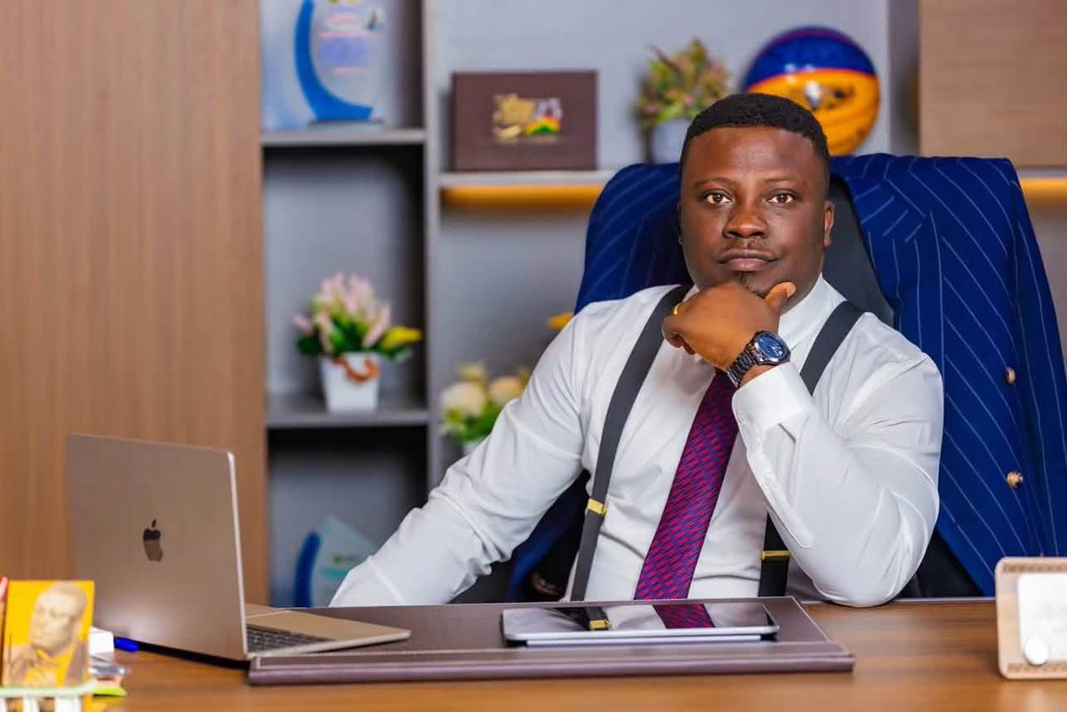 _husseinibrahim's tweet photo. A wonderful day to my boss❤️.
Thank you for teaching me, guiding me and leading me. You’re an inspiration and blessing to me , to people around you, Ansanteman and Ghana at large. 

We celebrate you and your impact today. We wish you good life @DrAmoakohene ❤️❤️ https://t.co/oj00mVoUEE