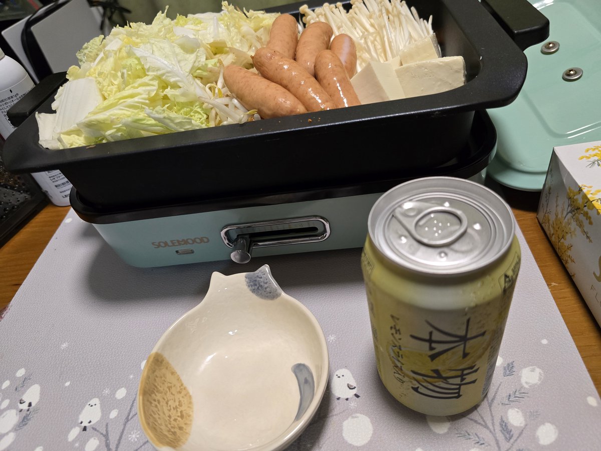 mio_cherry1112's tweet photo. 本日の夕食🌃🍴
退職祝いで一人キムチ鍋ですw
キムチ鍋にウインナー入れるのは父親行きつけの韓国料理屋でやってたの見て食べたら美味しかったので。
#ひとりごはん
#おうちごはん https://t.co/h1GBdTgYUP