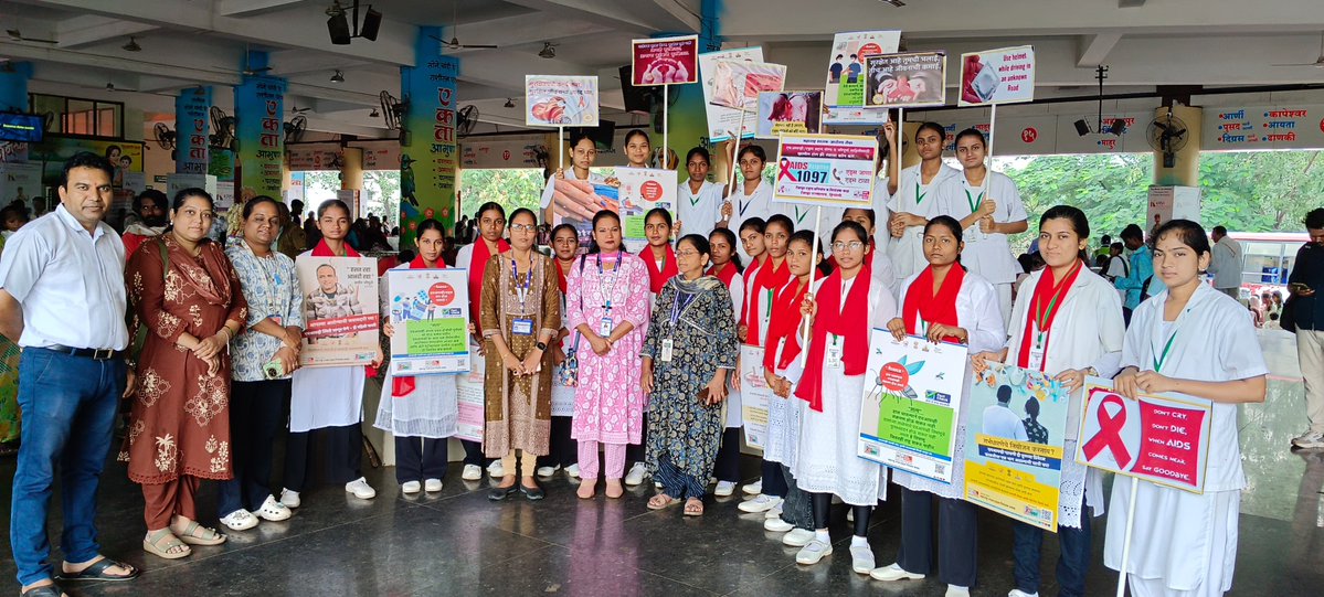 MSACS3's tweet photo. शाळेत HIV/AIDS बद्दल माहिती आणि जनजागृतीचा उपक्रम मोठ्या उत्साहात पार पडला. विद्यार्थ्यांनी सुंदर फलक (Posters) बनवून योग्य माहिती, खबरदारी आणि सुरक्षिततेचा संदेश दिला.

#MahaSACS #IndiaFightsHIVandSTI #AIDS #HIV #endstigma #healthawareness

@NACOINDIA @MoHFW_INDIA https://t.co/FgYEggL7Hc