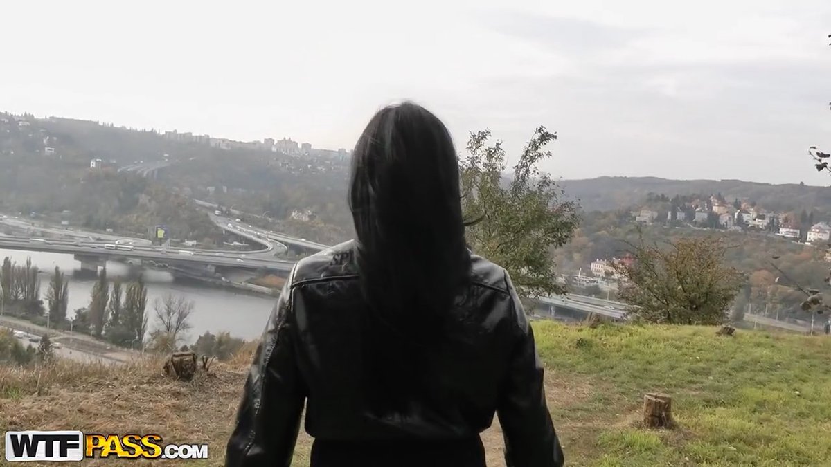 jonblackfox's tweet photo. Ces captures pourraient être issues d’un documentaire ou d’un film indépendant sur la post-Europe. L’Europe qui ressemble au futur que les années 2000 nous avaient promis, puis oublié de construire. https://t.co/ySu7UzvTav