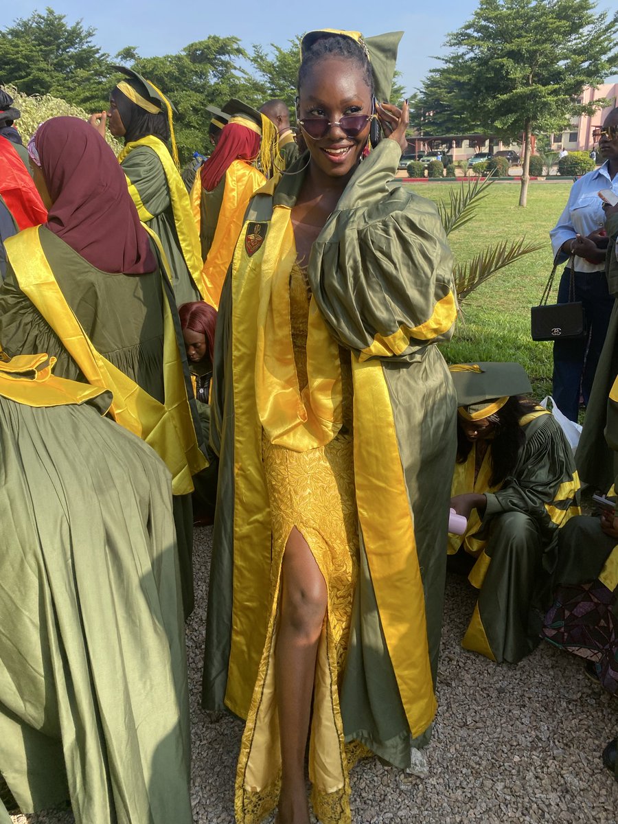 ishaya_jay's tweet photo. It’s Convocation o’clock yall https://t.co/yUC3rzDO1b