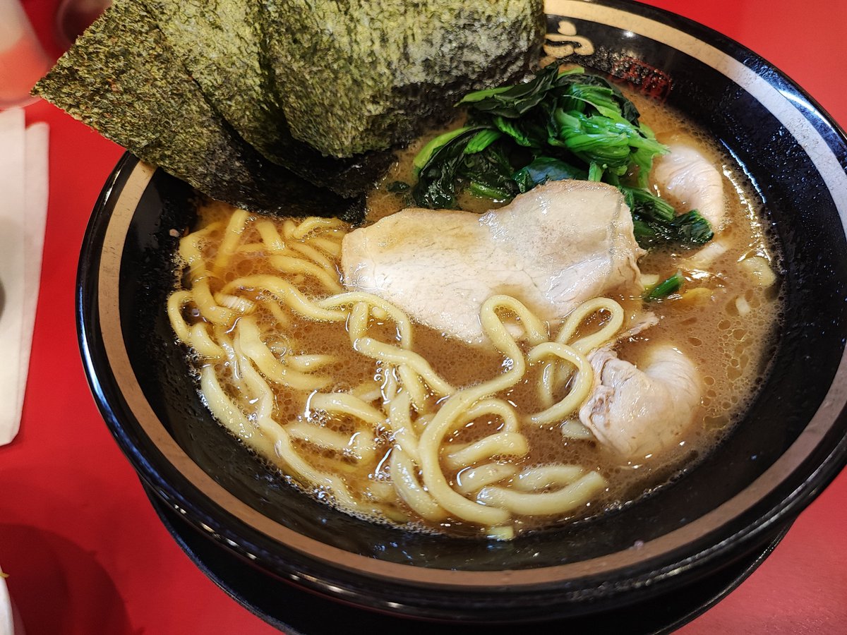 sabaideemaikrap's tweet photo. 『関西ラーメン探訪　その５』

大阪家@なんば

最高の一杯🍜がここにある
現時点で関西家系の中で

横浜いた時は、蒲田で朝ラー何度もしてた大輝家が関西に出した店

変わらぬ旨さ　
バランス良く美味くてサービスも良し

関東では、大輝家　とらきち家　侍渋谷寿々㐂家　が好きだった

大阪家激推し https://t.co/wSLzvmn7UQ