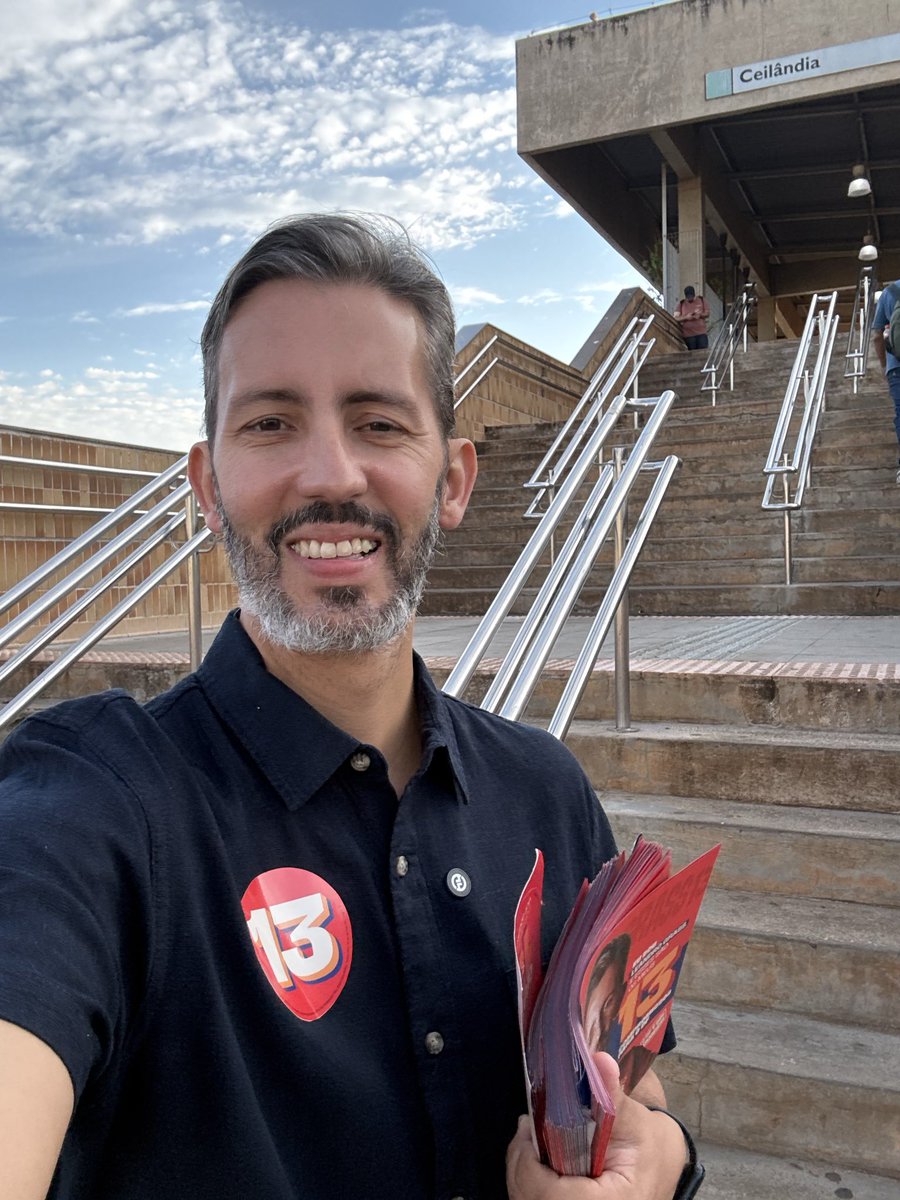 leandrograss's tweet photo. Vamos que vamos! 🚀

Ontem estive em Samambaia, Jardim Botânico e São Sebastião. Já estou em Ceilândia e daqui a pouco no Sol Nascente. Nessa reta final é acordar cedo e dormir tarde para virar cada voto.

Bora junto! O DF vai mudar! https://t.co/xqTvu1kbS2