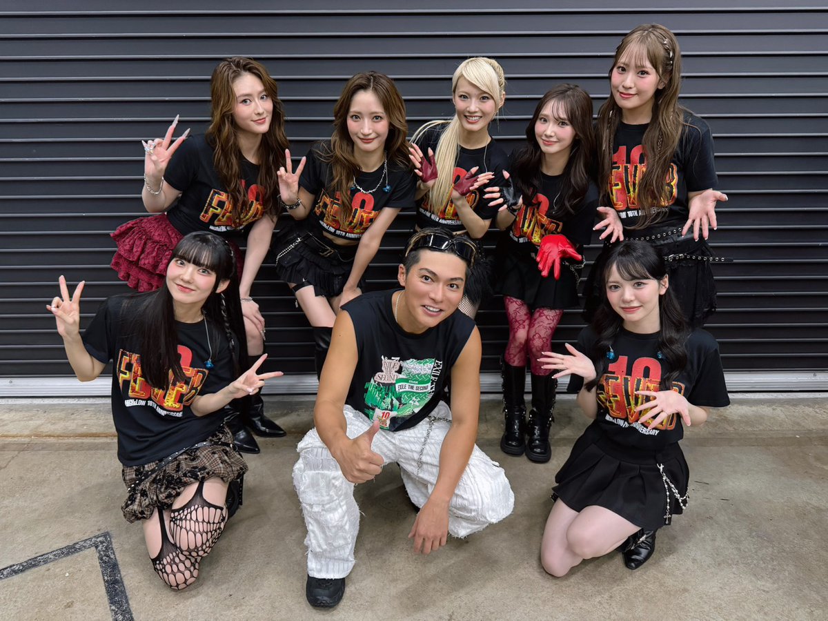 Girls2_official's tweet photo. ️‍🔥𝐇𝐢𝐆𝐇&amp;𝐋𝐎𝐖 𝟏𝟎𝐭𝐡 𝐀𝐍𝐍𝐈𝐕𝐄𝐑𝐒𝐀𝐑𝐘 𝐅𝐄𝐕𝐄𝐑❤️‍🔥

EXILE AKIRAさん、EXILE SHOKICHIさん
川村壱馬さん、与那嶺瑠唯さん
お写真ありがとうございました📸✨
憧れの「HiGH＆LOW」の世界観に
入らせていただくことが出来て嬉しかったです🙇🏻‍♀️

#HiGH_LOW @HiGH_LOW_PR 
#ハイロー10周年 https://t.co/MKYAmffnhn
