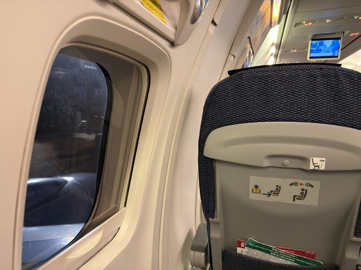 Caffeineless701's tweet photo. #なうおんぼーど！
ANA1697 ＩＴＭ ✈︎ ＦＫＳ
スカイメイトチャーンス！をしたいけれど、ANA単独就航空港なのでユースにて…
体感５割弱しか乗ってなくて、大丈夫かこの路線… https://t.co/tN8NZTXu2y