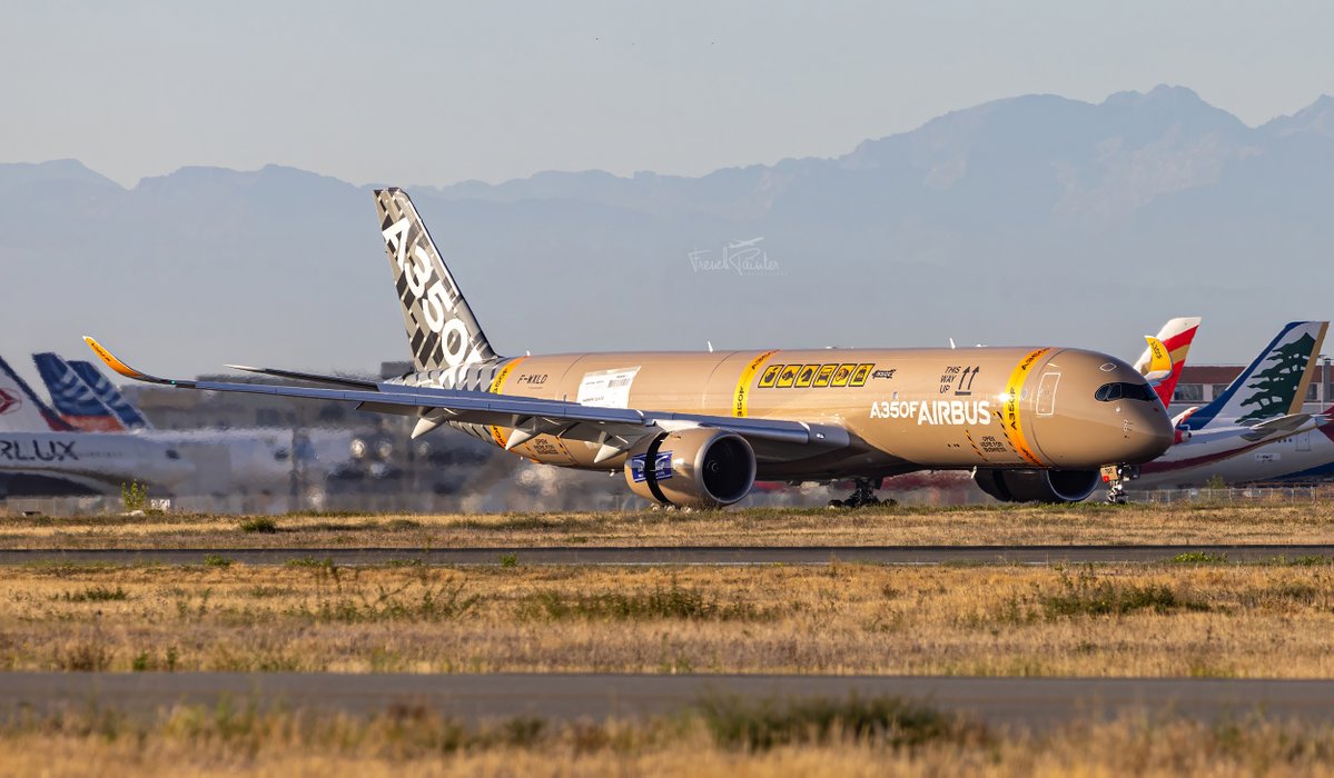 Frenchpainter's tweet photo. Seen this morning : First #Airbus #A350F prototype performing a RTO.✈️ #Toulouse #FWXLD #Avgeek https://t.co/gog0xDX3ww