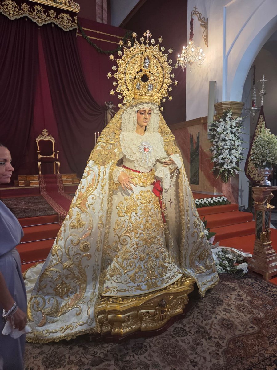 casa_asis's tweet photo. Hoy asistimos al Besamano a la Virgen de la Merced en la Parroquia de San Antonio de Padua, en el día de su Solemnidad https://t.co/5cO913bCdd