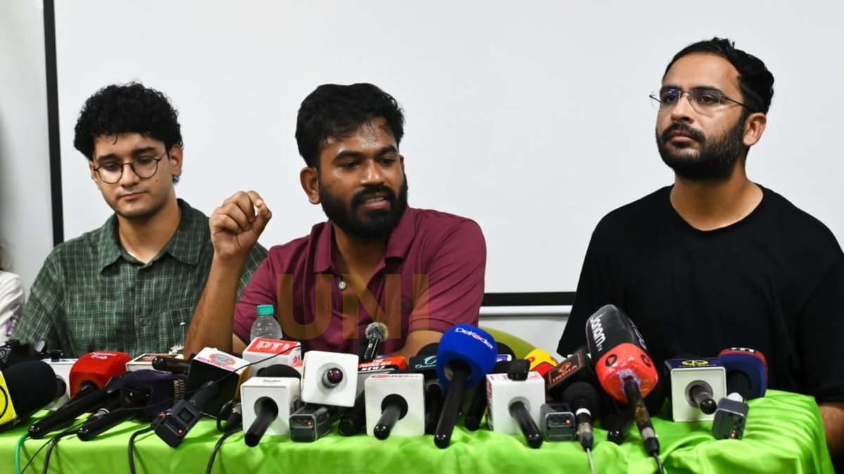 UNI_Photos's tweet photo. In Photos | Delhi: CJP National Convener Abhijeet Dipke and co-conveners Ashutosh Ranka and Saurav Das addressed a press conference at NM Centre, 7, Bhai Vir Singh Marg, Sector 2, Gole Market, in New Delhi on Thursday (24/09).

📸: Ranjan Dimri / UNI

@Cockroachisback | @SauravDassss | #CockroachJantaParty | #CJP | #SaurabhDas |