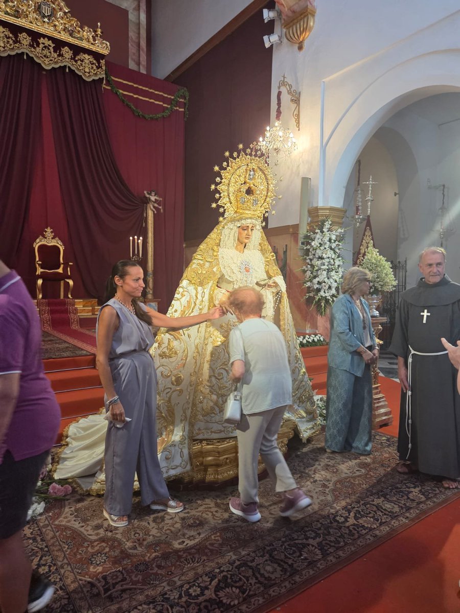 casa_asis's tweet photo. Hoy asistimos al Besamano a la Virgen de la Merced en la Parroquia de San Antonio de Padua, en el día de su Solemnidad https://t.co/5cO913bCdd