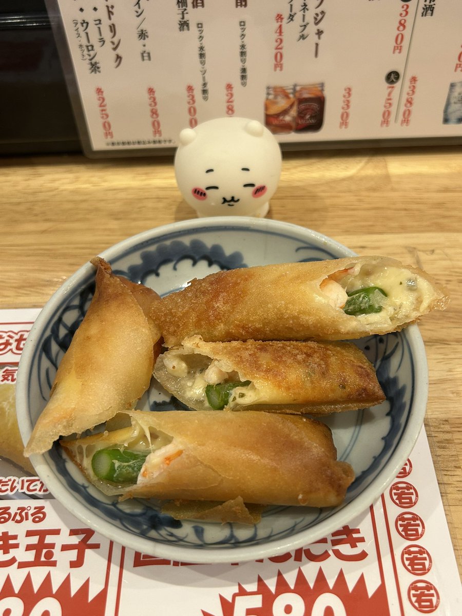 Momo_backup's tweet photo. またまた若旦那で立ち飲み。鯛アラ煮の向きが気になります…エビアスパラチーズ春巻きもブルスケッタも相変わらず美味しい。夏野菜のフリット、メニューより1.75倍くらい盛られてました。#京都 #居酒屋 https://t.co/slKpNJ3L1Z