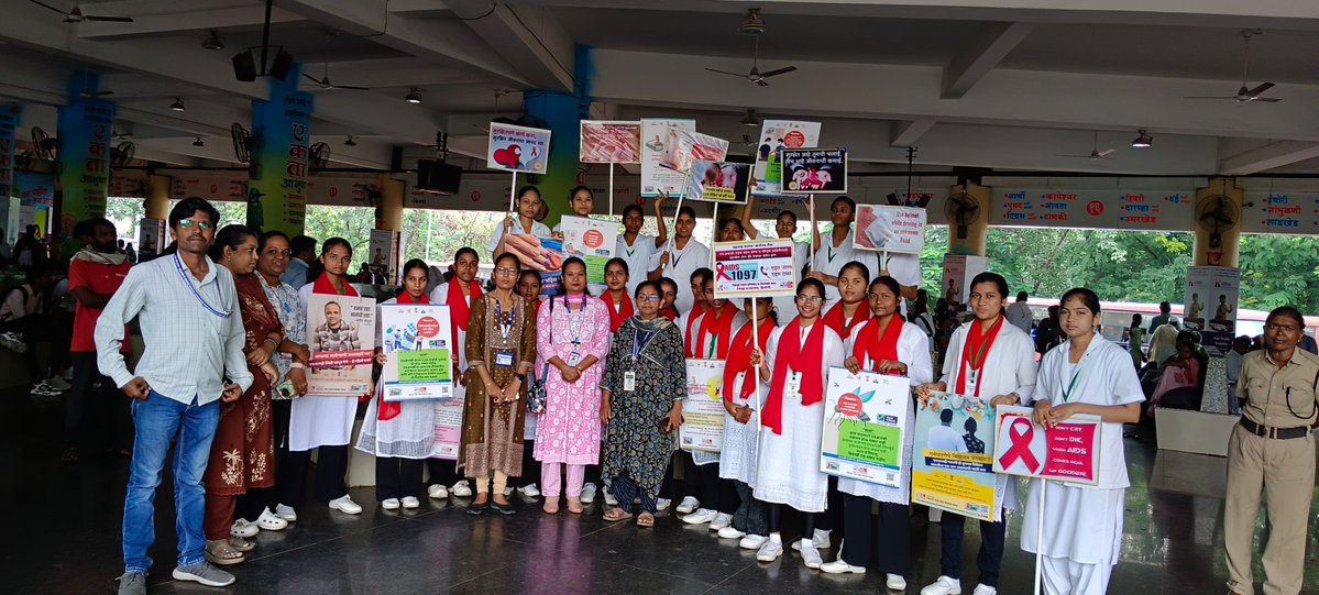 MSACS3's tweet photo. शाळेत HIV/AIDS बद्दल माहिती आणि जनजागृतीचा उपक्रम मोठ्या उत्साहात पार पडला. विद्यार्थ्यांनी सुंदर फलक (Posters) बनवून योग्य माहिती, खबरदारी आणि सुरक्षिततेचा संदेश दिला.

#MahaSACS #IndiaFightsHIVandSTI #AIDS #HIV #endstigma #healthawareness

@NACOINDIA @MoHFW_INDIA https://t.co/FgYEggL7Hc