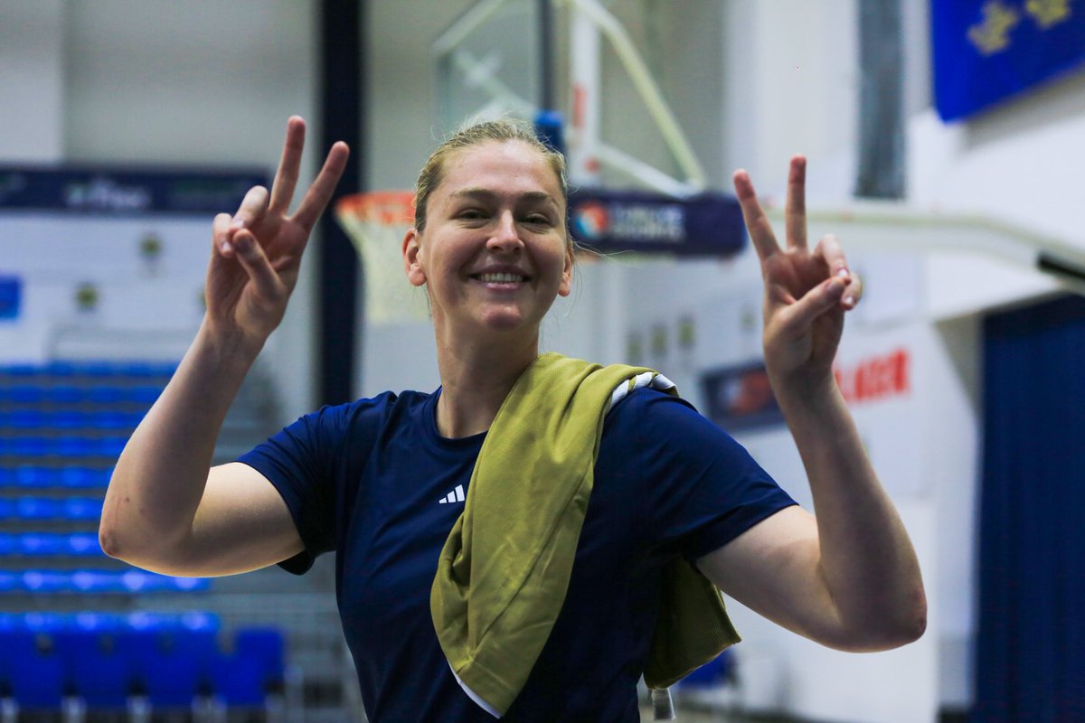 fbkadinbasket's tweet photo. Sakın panik yapma ve elindeki her şeyi tut. 

Her şey yeniden başlıyor. Emma Meesseman, İstanbul’da.

-Admin

#PotanınKraliçeleri https://t.co/MTzf0tEGvf