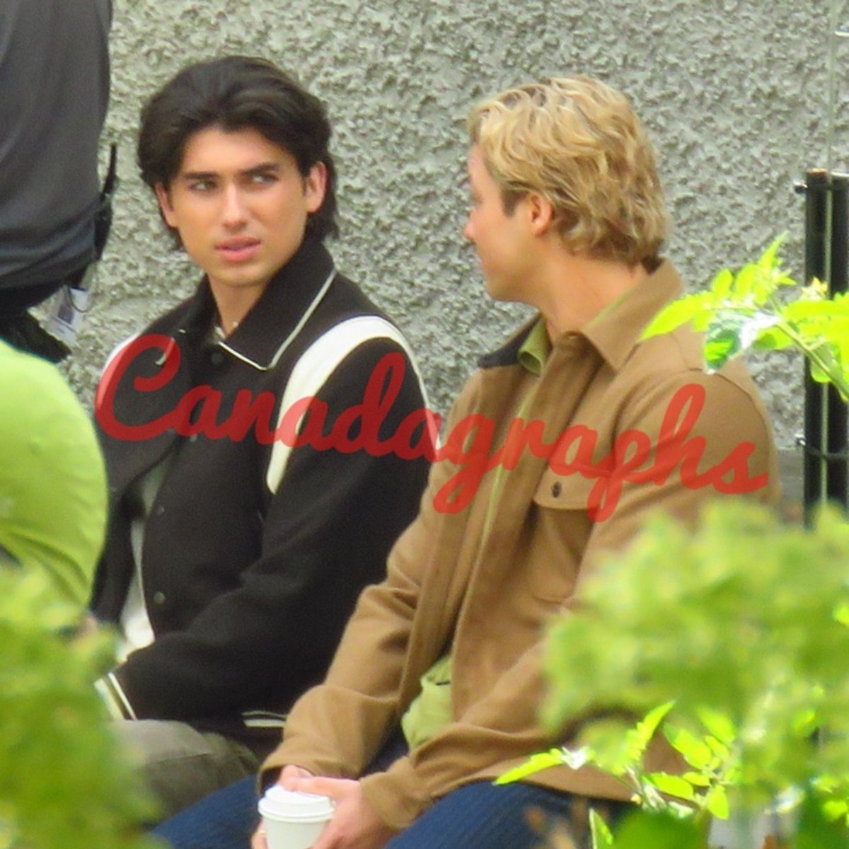 stephenkalynit's tweet photo. Stephen e Charlie Evans sul set di Off Campus 2 

📁canadagraphs https://t.co/wmjWF5Cplv