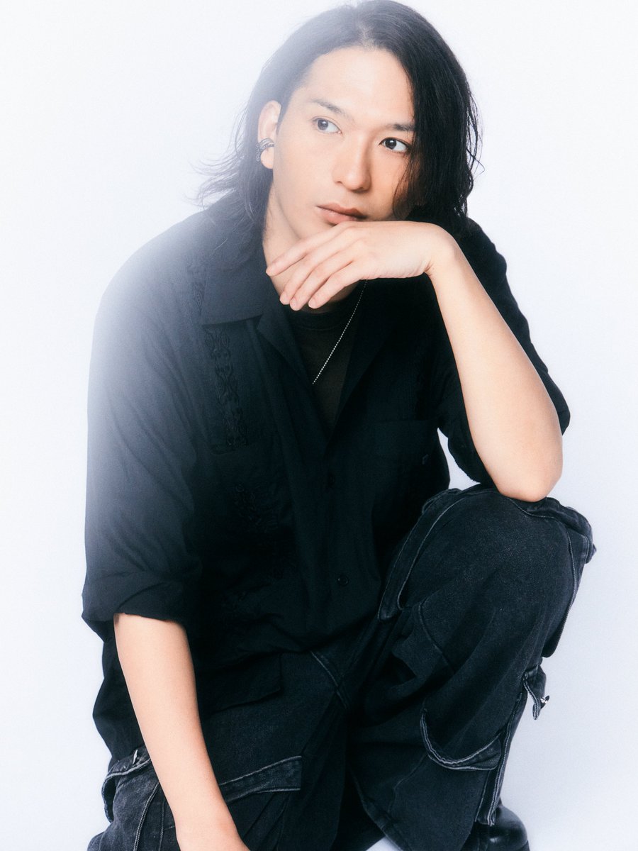 realsoundjp's tweet photo. ＼ THE ORAL CIGARETTES 撮り下ろし写真公開 ／

📸写真ギャラリーはこちら
https://t.co/Jkb8GJ06ag

🎤ホールツアーと3カ月連続リリースがもたらした音楽的深化
https://t.co/7j4efMa0s2
#THEORALCIGARETTES #オーラル_STWYA https://t.co/xkAQPazWsG