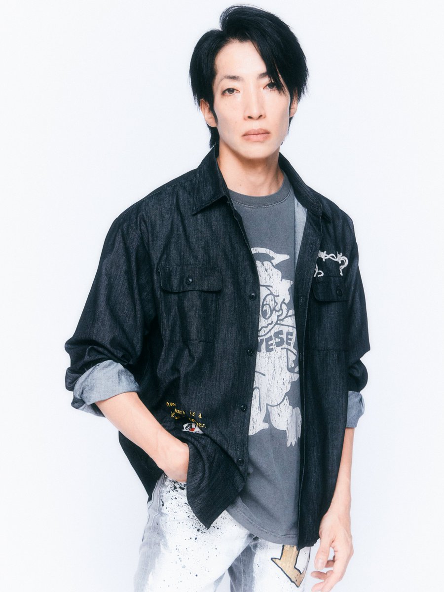 realsoundjp's tweet photo. ＼ THE ORAL CIGARETTES 撮り下ろし写真公開 ／

📸写真ギャラリーはこちら
https://t.co/Jkb8GJ06ag

🎤ホールツアーと3カ月連続リリースがもたらした音楽的深化
https://t.co/7j4efMa0s2
#THEORALCIGARETTES #オーラル_STWYA https://t.co/xkAQPazWsG