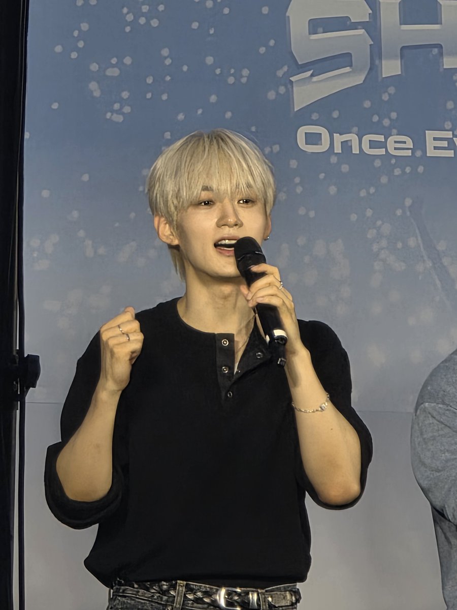 BroccoLee00's tweet photo. 옆: ㄹㅇ 남자
앞: 멍멍 https://t.co/33VOeHzBCt