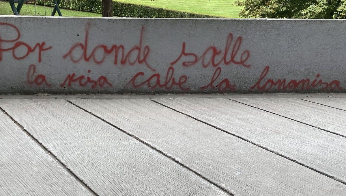 chucho_baray's tweet photo. Acción poética sección Eslovenia https://t.co/B30LSawita