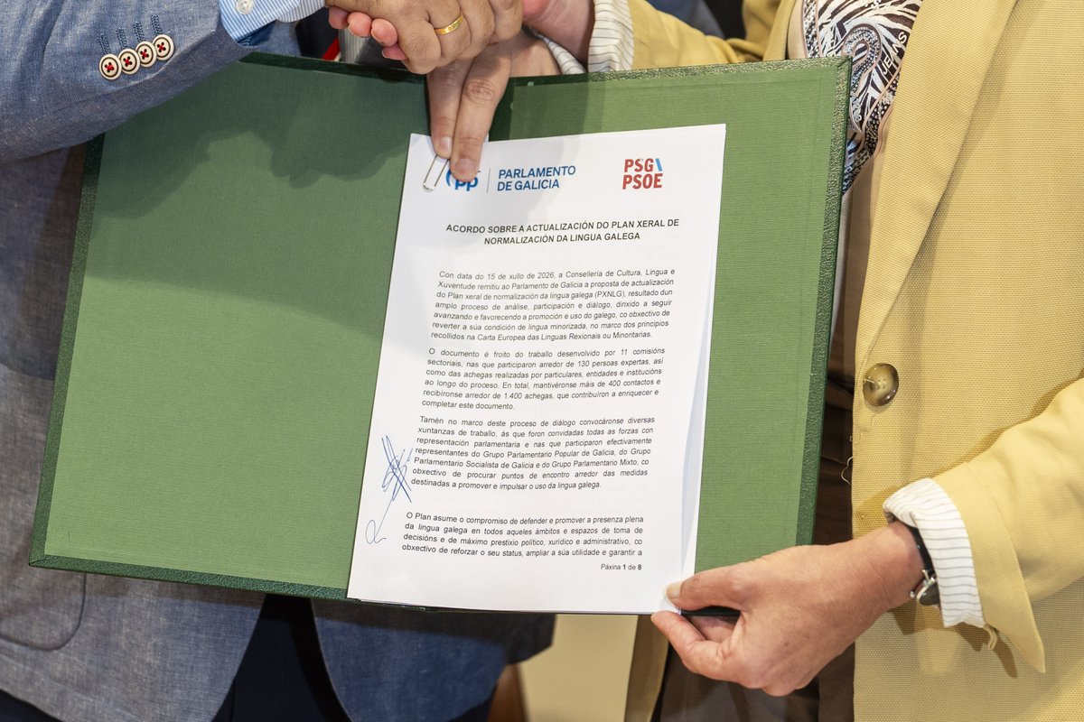 GrupoPopularGal's tweet photo. Hoxe acadamos un fito histórico: un gran pacto para actualizar o Plan Xeral de Normalización da Lingua Galega, froito do diálogo e do consenso.🤝

Unha folla de ruta para a próxima década, con medidas concretas para garantir o futuro do galego como lingua común que nos une. https://t.co/ZaxyuILv4k