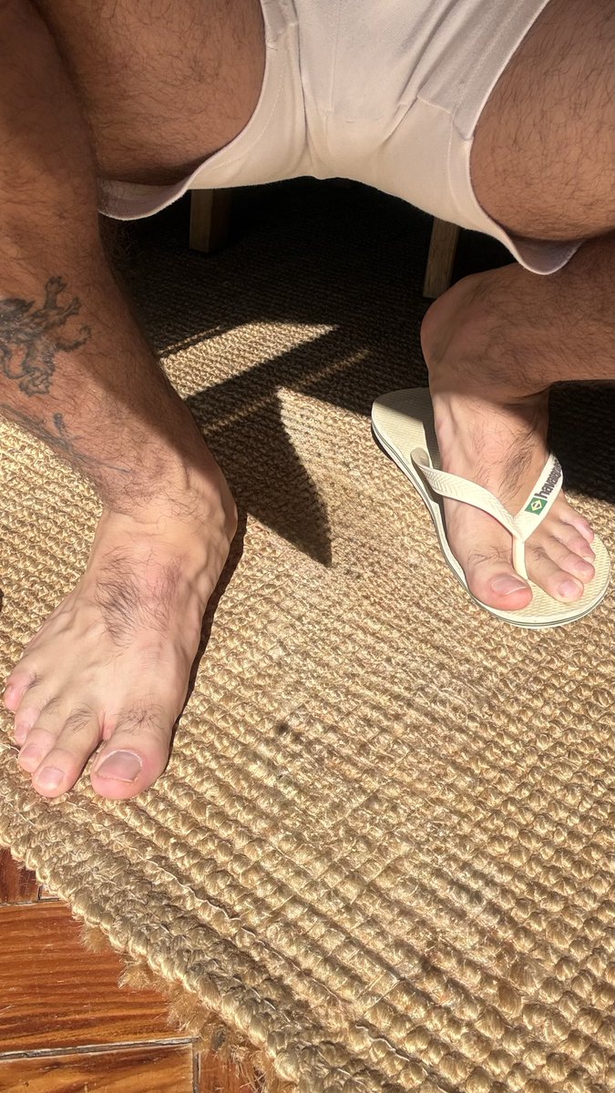 scooblionxxx's tweet photo. Hairy feet? 🐽🔥 https://t.co/GF8IUlRZTy