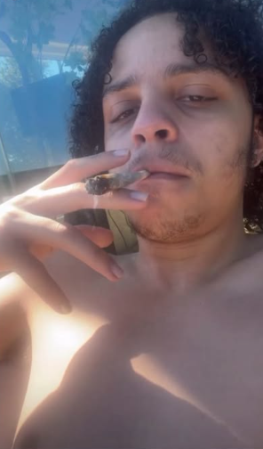 hhheadache98's tweet photo. I haven’t simped over a man in so long I was beginning to question if I was still straight. This guy has mastered the female gaze quite honestly lol https://t.co/UTL1uYCZlm