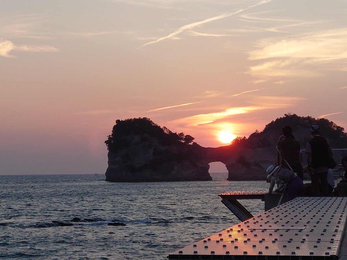 tabikodakku's tweet photo. 旅コダック南紀白浜
極上の夕日です✨
うちのコダックも感動してました🥰 https://t.co/A3SmrPQ5aQ