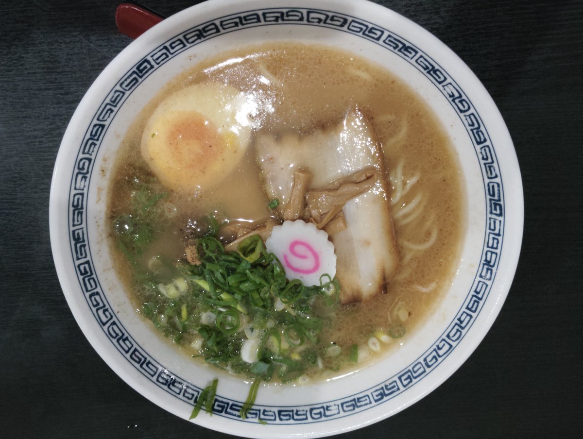 sakirim0's tweet photo. 中華料理・宇都宮餃子 めんめんさん(@ utsunomiyamen)
羽根つき餃子、中華そば、炒飯 を頂きました。
SWの宇都宮餃子食べ比べ旅行。第二弾はめんめんさん。羽根つき餃子のパリパリ感は勿論、餡もジューシー。豚骨醤油の中華そばも本格派。しっとり系炒飯も好みでした
#めんめん #宇都宮餃子 #ラーメン https://t.co/suHe4WQN7e
