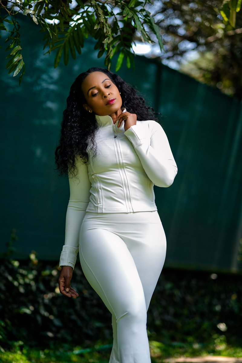 MissMwanyigha's tweet photo. In my feelings…🤍
Fit by @kleoluxurybrandstore
📸 @itskanyi_ https://t.co/kFWi4DPsWW