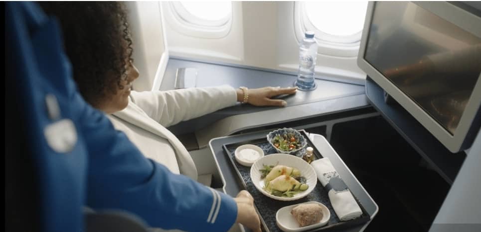 QbeepOfficial's tweet photo. AI is making inflight meals smarter—and less wasteful ✈️🤖
Airlines are using passenger data to predict meal demand, personalise menus & cut food waste
Can AI improve dining while making air travel more sustainable?
#AI #Aviation #FoodTech #Sustainability #QBeep https://t.co/DJ0GhrTsTk