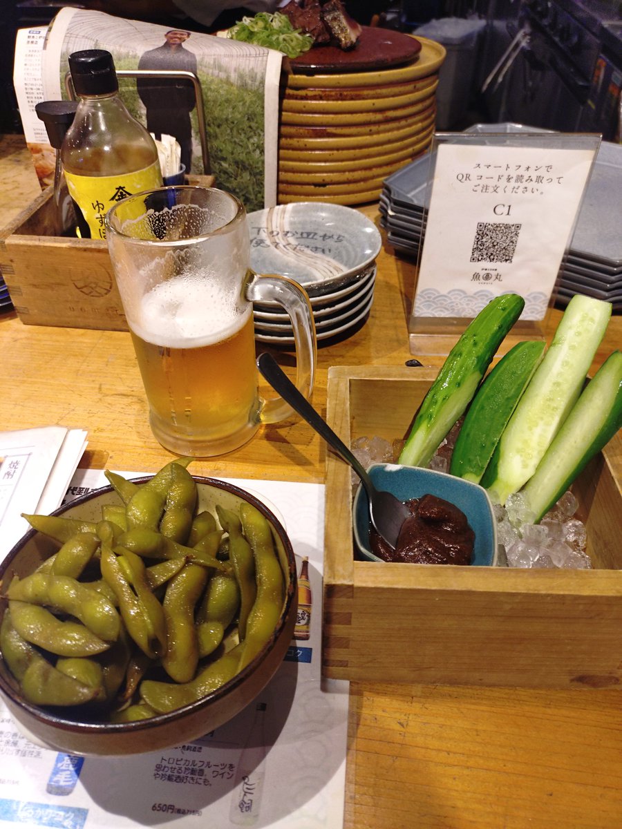 dangerkaien's tweet photo. 彦根の居酒屋で一杯。きゅうりは付出しでおかわり自由らしい https://t.co/FSiMykYd34
