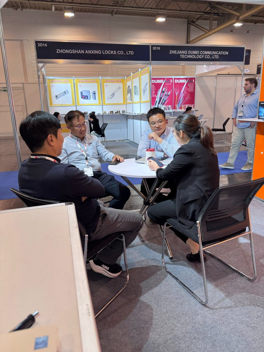 szcomfast's tweet photo. 🤝 Day 3 at #SecurityEssen2026!
Great conversations with distributors, system integrators & ISP/WISP partners about OEM/ODM, outdoor WiFi, wireless bridges & WiFi solutions.
📍 COMFAST | Booth 2C14
🌐 https://t.co/jGqTC1ouCB
#COMFAST #WirelessNetworking #OEMODM https://t.co/xYOdUrEeIr