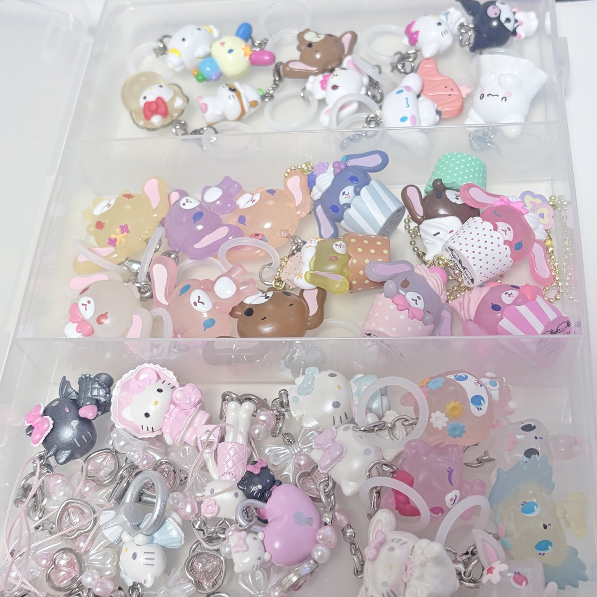 mochi_squisy's tweet photo. シュガバニのカップケーキチャームゲットした💞
ついでに集めてためじるしを種類ごとに分けた✌︎ https://t.co/iGAExPB5ue