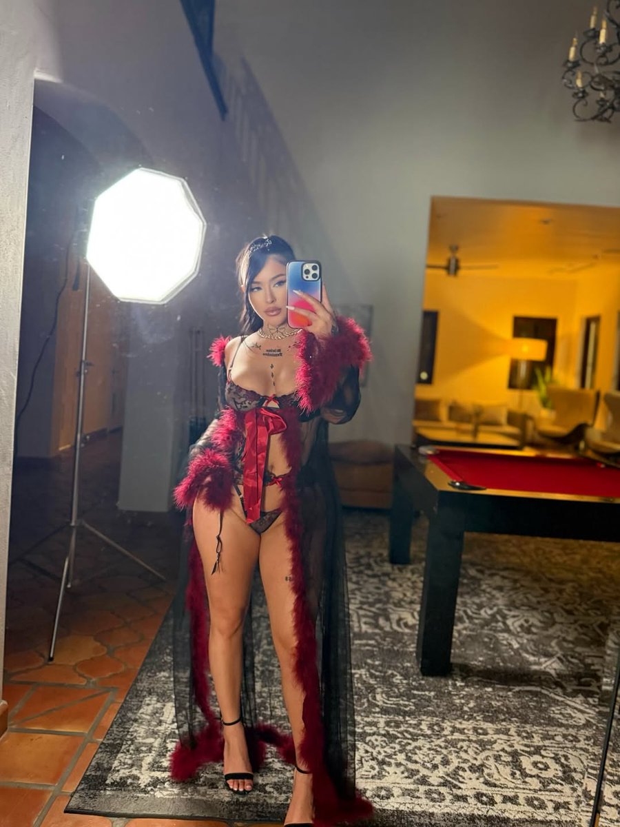 diamond_fray6c4's tweet photo. Mirror dump 🌹 https://t.co/eNQ78GaLhi