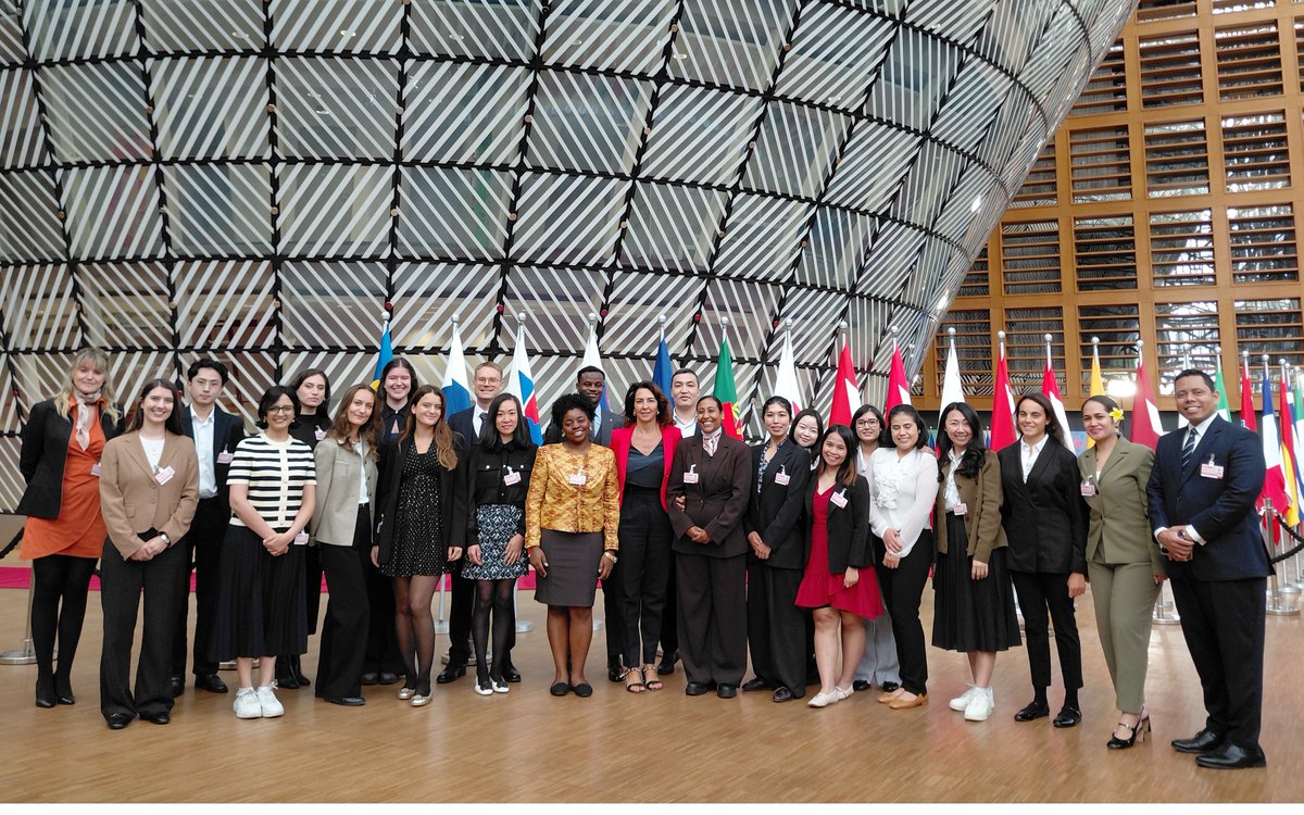 MEIG_Programme's tweet photo. Excellent sessions at the #MEIGProgramme study tour to #Brussels!

Many thanks to the institutions of the European Union and NATO for welcoming us.

@UNIGEnews @unige_en @GSI_UNIGE @CEJE_UNIGE  @EUCouncil @Europarl_EN @eu_eeas @EU_Commission  @NATO https://t.co/XZEQiIyQuf