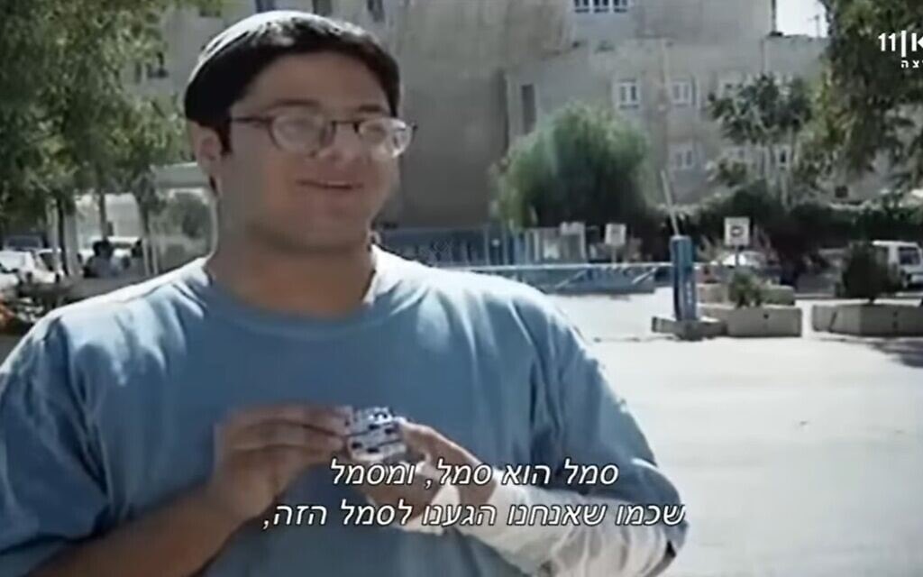 YairGolan1's tweet photo. ועדת הבחירות, שבה יש רוב פוליטי לליכוד ולשותפיו, החליטה היום שלא לקבל את התביעה שלנו לפסול את איתמר בן גביר ואת עוצמה יהודית. 

בן גביר הורשע בעבר בהסתה לגזענות ובתמיכה בארגון טרור. הוא עומד בראש מפלגה כהניסטית, גזענית ואנטי-דמוקרטית, שמבקשת להפוך עליונות יהודית למדיניות של מדינה. מפלגה שמסיתה נגד ערבים, רודפת להט״בים, מלבה אלימות ושנאה, מבקשת להחליש את בתי המשפט ולהכניע את שומרי הסף. עוצמה יהודית אינה רק עוד מפלגת ימין קיצוני. היא סכנה לדמוקרטיה הישראלית, לשוויון בפני החוק ולביטחונו של כל מי שאינו מתאים לתפיסת העולם הכהניסטית שלה. 

ובארבעת שנותיו כשר לביטחון לאומי הפך את הביטחון של אזרחים להפקר: 
תסתכלו על החברה הערבית - במשמרת שלו מאות בני אדם נרצחו. מאות אזרחים ישראלים. מאות משפחות קברו ילדים, אחים, אבות ואמהות. בן גביר פעל ממניעים כהניסטים וגזעניים והפקיר את ביטחונם האישי של אזרחים ישראלים. עסק בהסתה, בטיקטוק, בפרובוקציות ובגזענות בזמן שדם של חפים מפשע נשפך ברחובות.

בן גביר פגע אנושות במשטרת ישראל וזיהם אותה בפוליטיקה. את מחוז ש״י הוא חיסל מבחינה תפקודית, וביהודה ושומרון הוא מעניק רוח גבית לטרור יהודי.

אנחנו ביקשנו לפסול את עוצמה יהודית כי כהניזם וגזענות אינם עוד דעה לגיטימית בתוך הוויכוח הישראלי. נילחם בהם בבית המשפט, בכנסת וברחוב - ואם נצטרך גם ב-27 באוקטובר נילחם בהם בקלפי.

ואחרי הבחירות נוציא את בן גביר מהמשרד לביטחון לאומי, נוציא את הכהניזם מממשלת ישראל ונחזיר את המשטרה לתפקיד שלה: להגן על אזרחים. על כולם. יהודים וערבים.
