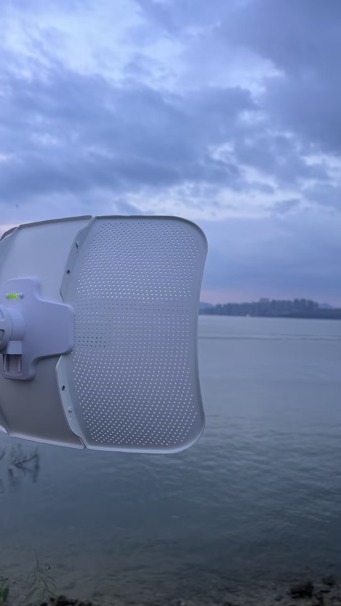 szcomfast's tweet photo. 🔬 Outdoor field testing builds real deployment confidence.

COMFAST tests wireless stability, link quality and long-range performance for outdoor WiFi and wireless bridge projects. 🌐

OEM/ODM support for WISPs and B2B partners. 🤝

#COMFAST #WirelessBridge #OutdoorWiFi https://t.co/psAKRiubuQ