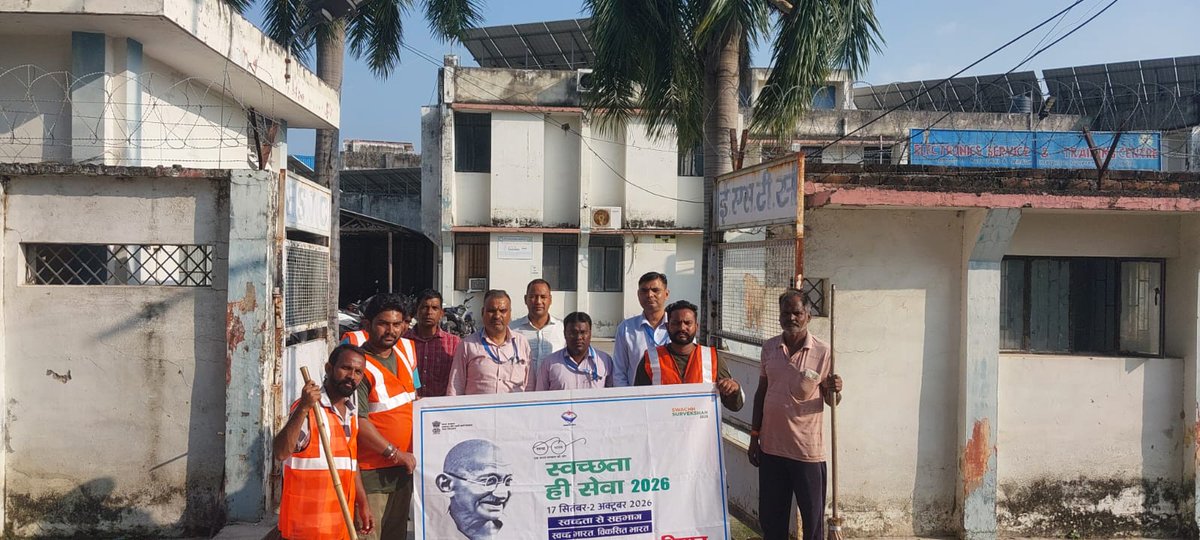 estc_ramnagar's tweet photo. As part of the ongoing Swachhta Mein Sahbhagita Drive,  ESTC, Kaniya, Ramnagar conducted a cleanliness drive in the surrounding areas of the ESTC campus.
Students, and staff actively participated in the drive, contributing towards a cleaner, greener and healthier environment. https://t.co/WpONENZj4p