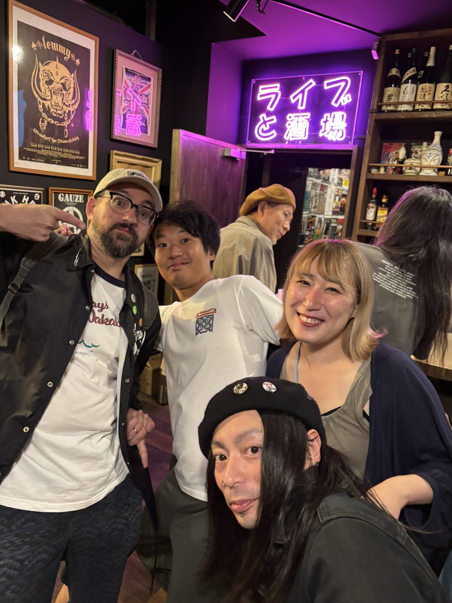 KRAZY_KOOL_KAT_'s tweet photo. 先日初めて観たBUENOS CAMINOSがめちゃめちゃカッコよくて絶対また観たいし対バンしたい⚡︎

久しぶりに凄く嬉しい出会いができた酔い夜でした〜☆ https://t.co/K611PTwraR