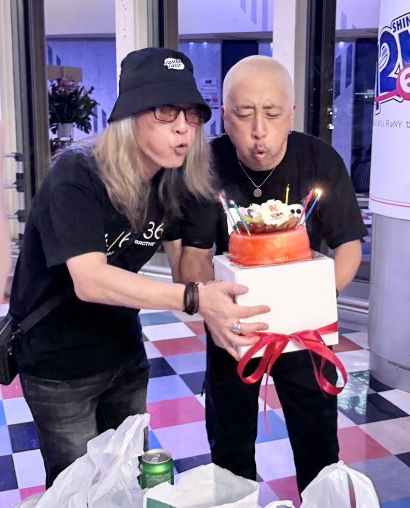 garuzow's tweet photo. マッパチライブリポストが続きますが、とにかくみんなのお陰で成功したライブなのでご理解ください。寺門ジモンよりウザかったら「リポストをオフ」で対策よろ🤘 https://t.co/ff8n8NPjZY