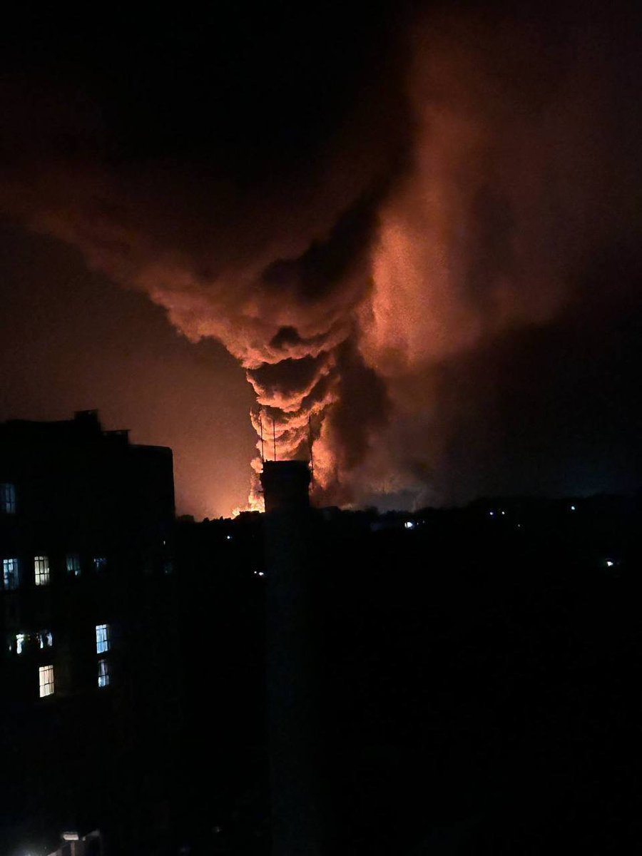 Mariusucqg's tweet photo. Războiul din Ucraina continuă, iar riscul unei escaladări mai largi crește. Populația se confruntă cu lipsuri, în timp ce perspectivele de pace rămân incerte.

#Ucraina #Rusia #Pace https://t.co/P4GwDItVpa