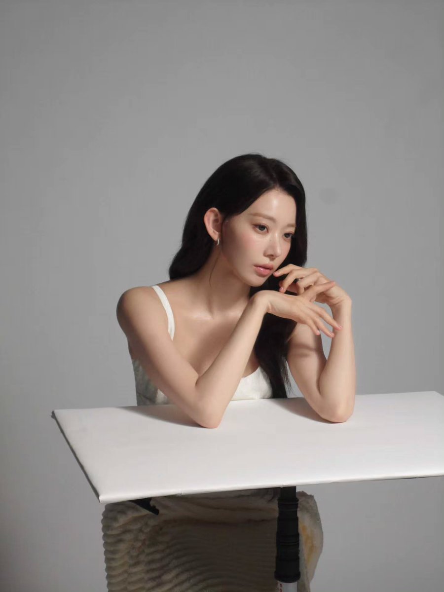 FIMBASE's tweet photo. [INSTAGRAM] 260924 | 39saku_chan  

 “I had the honor of appearing on the Shueisha special cover of MAQUIA’s November issue ☺️ I also got to talk about various topics related to beauty! Everyone please be sure to check it out ❤️” (1/4)

— 🔗 https://t.co/AEQGCMM5OE

#SAKURA #사쿠라 
#LE_SSERAFIM #르세라핌