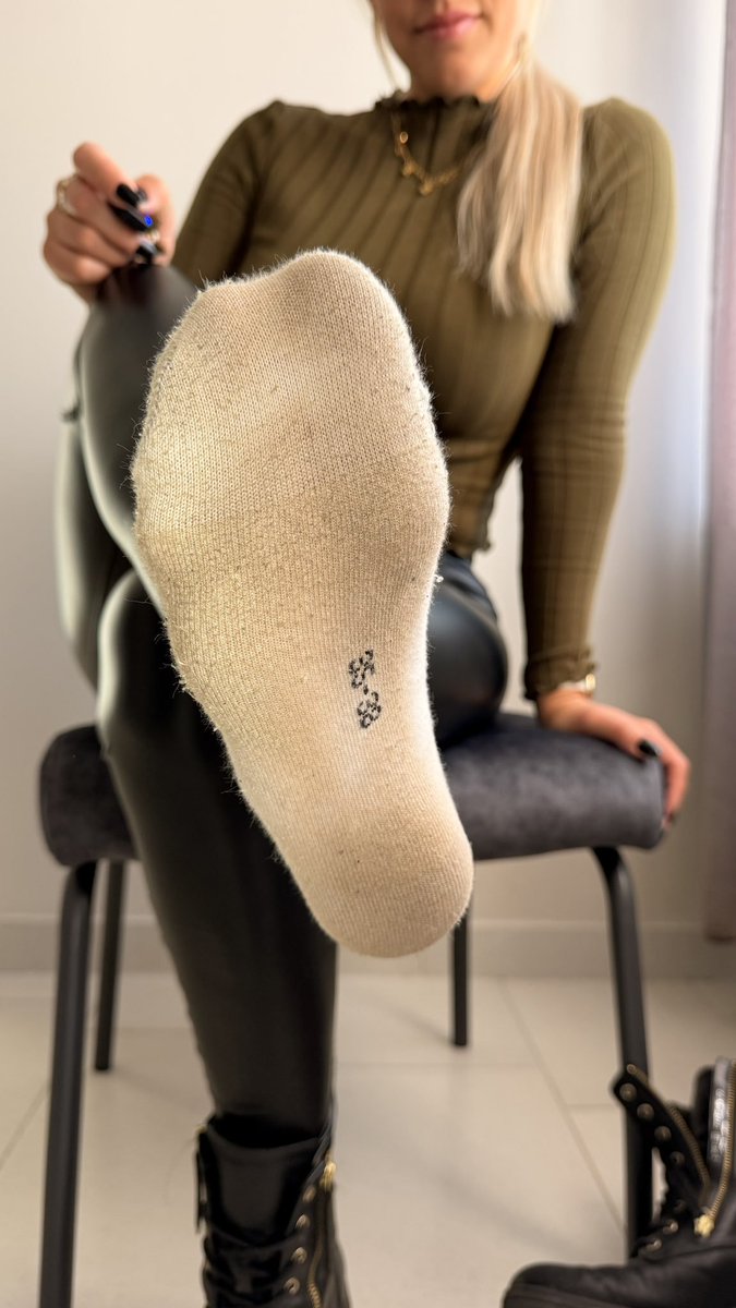 uniquMrslarry1's tweet photo. Du siehst diese verschwitzen Socken und spürst die Kontrolle in deinem Körper. https://t.co/BiFRQJTdGU