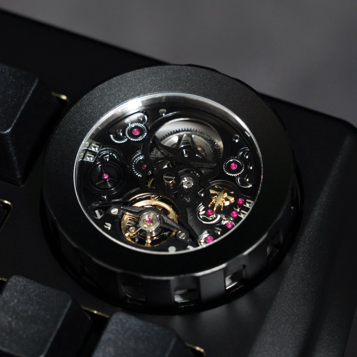 Wuque_studio's tweet photo. Meet the Wuque Nama Classic Series. Elegance built for your desk setup. Crafted with a mechanical dial core, paired with luxury packaging. Level up your desk aesthetic.

#Wuque #WuqueStudio #NamaClassic #DeskSetup https://t.co/KfzQDQXZQ2