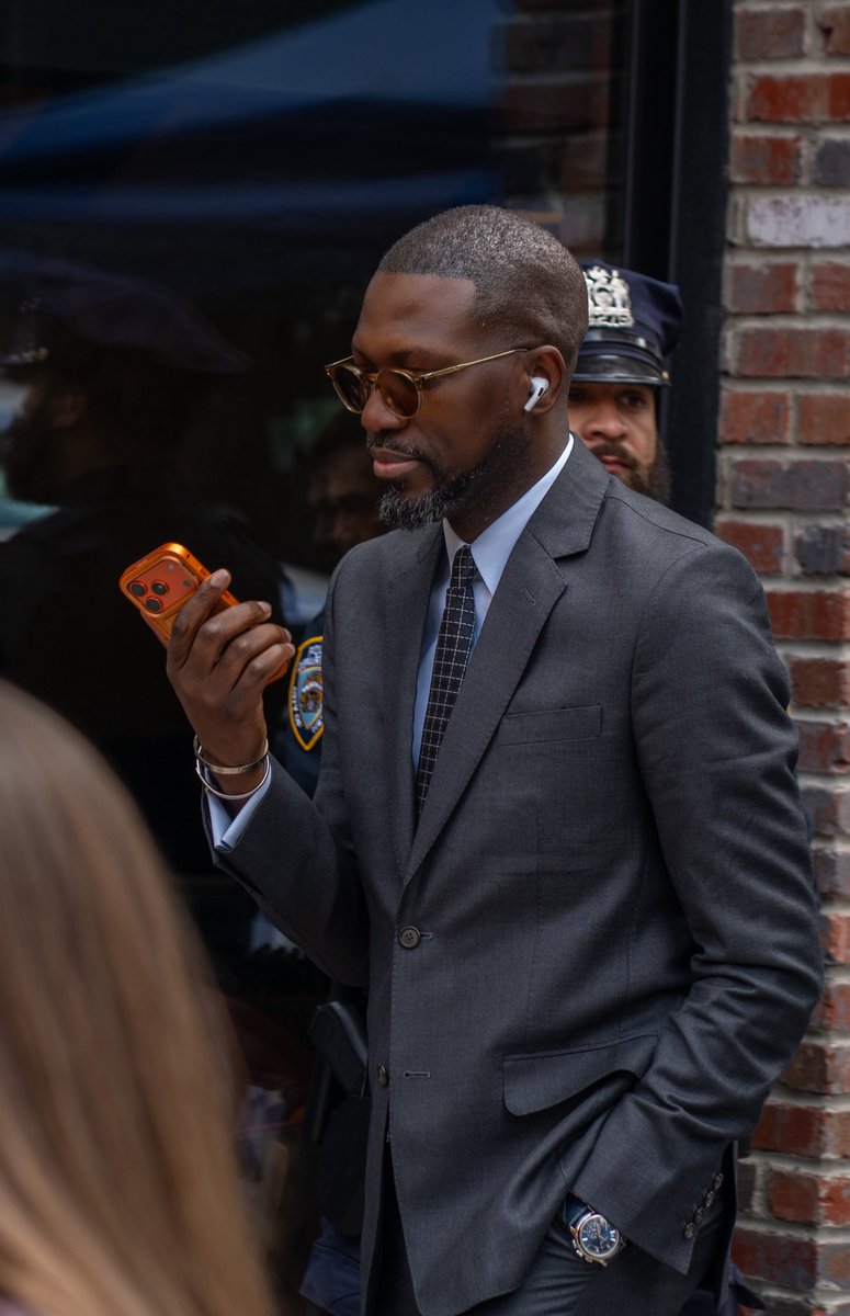 theflutterwave's tweet photo. Midweek check-in from #UNGA2026. How’s your week going? 😎

Cc: @TechProd_Arch 

#steeze #unga2026 #flutterwave https://t.co/Fm4ES4TGKO