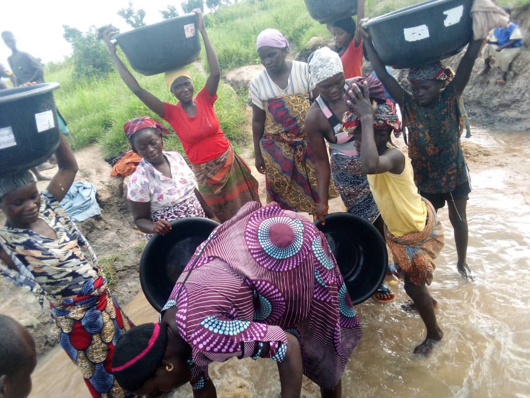 Buildawell_wtnf's tweet photo. Location📍- Kudie Village
LGA - Bosso
State 🇳🇬- Niger
Source of water 💧 - Pond
Project type - Water well
Tree planting 🌳
May Almighty Allah make it a successful project, Ameen. #Buildawell #PlantAtree https://t.co/XalUo1FMNt