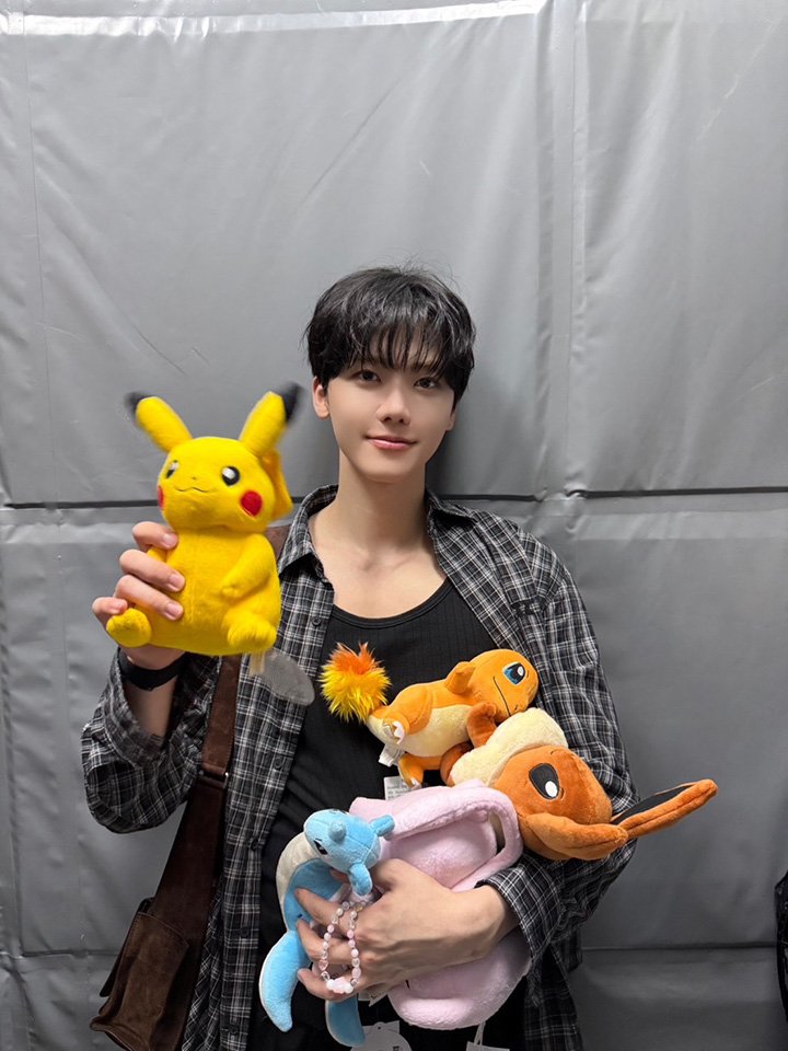 Grizellaeris's tweet photo. DJ JAEMIN

🐰Kalian terus menantikan hari saat kita bisa bertemu lagi ya... Aku ingin memberikan panggung yang bagus, baik A-Nation maupun The Dream Show, supaya bahkan waktu yang kita habiskan untuk menunggu pun bisa menjadi kenangan yang indah. Aku jadi bingung mau pilih versi yang keren atau versi yang lucu. Kalian semua sudah menunggu, kan? Aku ingin bertemu dengan kalian. Ini versi kerennya! Dan yang ini versi lucunya. Kalian semua sudah menunggu kan!!! Aku pengen ketemu kalian!!!!

🥹🤍
