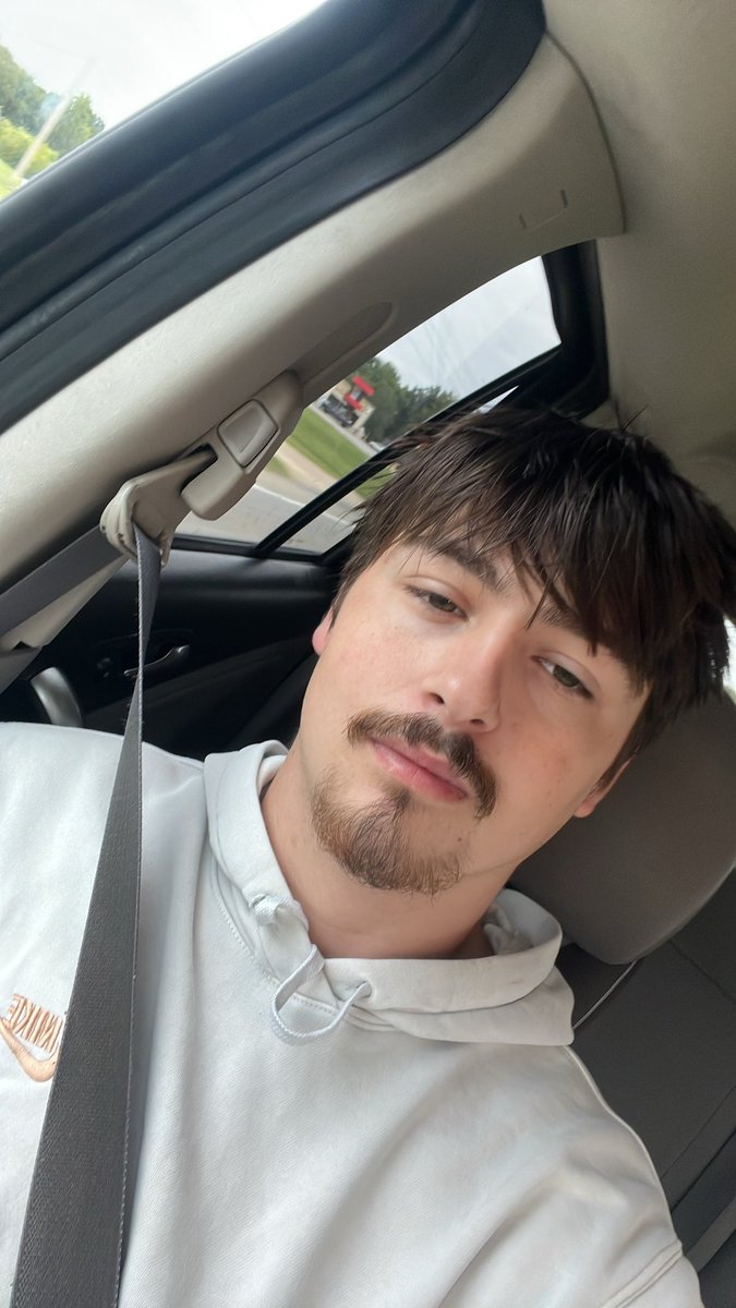 BlicDemon04's tweet photo. Goodmorning straight out of bed someone gonna make my day better? https://t.co/pbFvge07jz