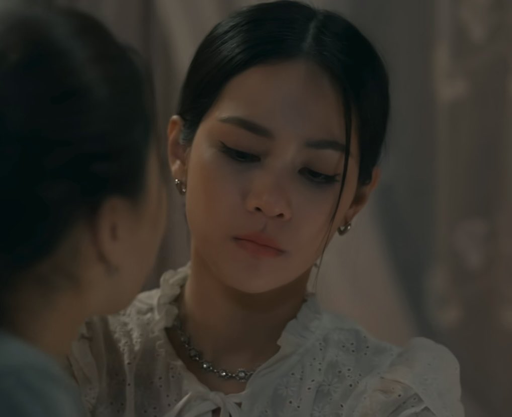 tinychen0909's tweet photo. I’ve watched ep3 the third time and it’s still being one of my fav scenes, Mae’s reaction is just exactly like a wife dealing with her drunk husband!!! It’s so REAL 🫪

#bintsireethorn
#khomkhlangtheseries https://t.co/2oywukL6Ka