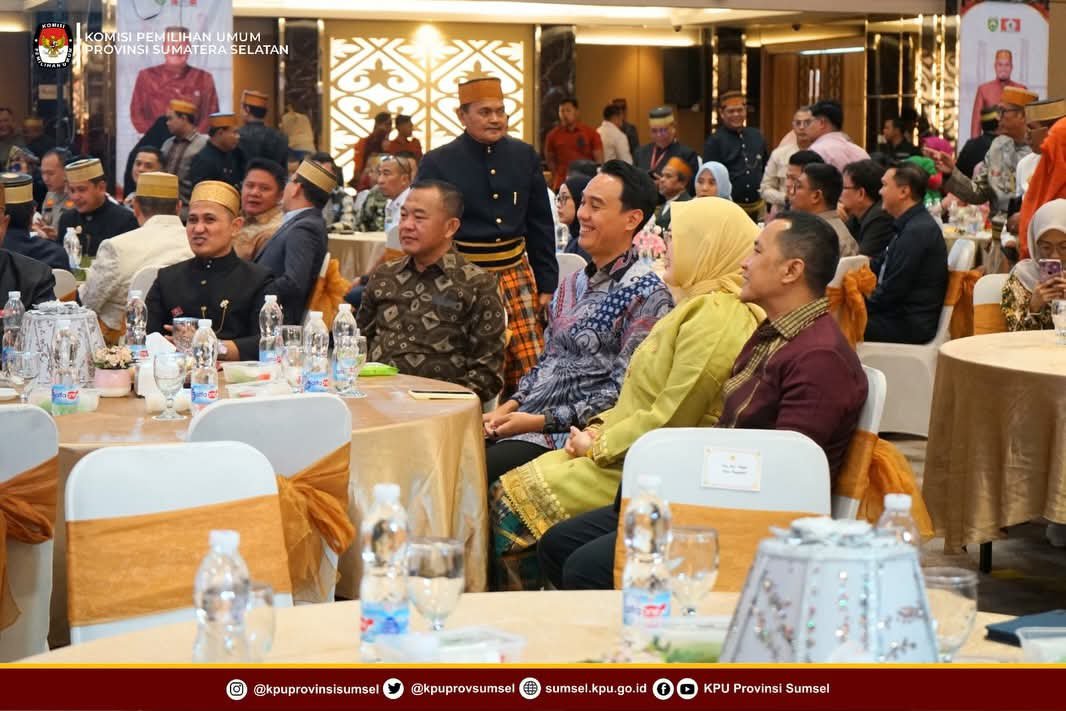 kpusumsel's tweet photo. #Temanpemilih Ketua KPU Sumsel, Andika Pranata Jaya menghadiri undangan pelantikan Badan Pengurus Wilayah Kerukukan Keluarga Sulawesi Selatan (BPW KKSS) Sumatera Selatan di Golden Sriwijaya, Kamis (24/9/2026).

#KPUMelayani https://t.co/JSEj4K7KJr